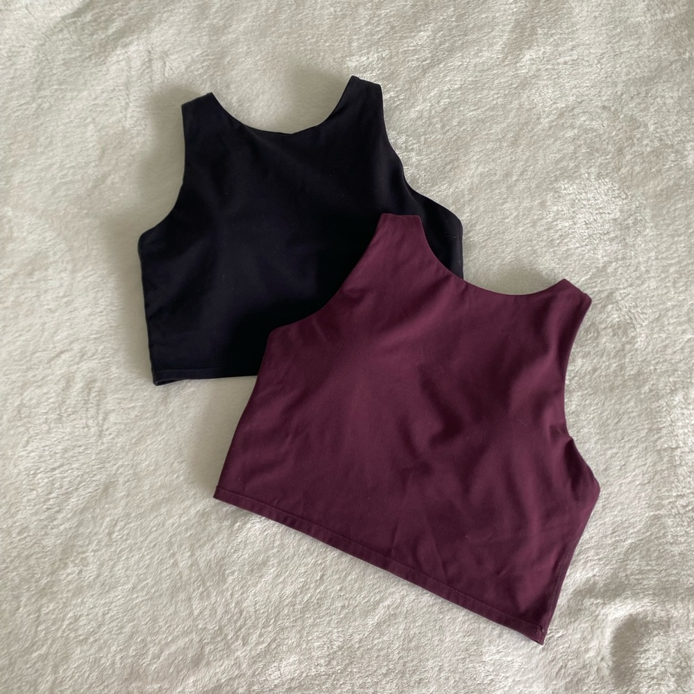 Pack of 2 Women’s High Neck Workout Cropped Top Build in bra - size small